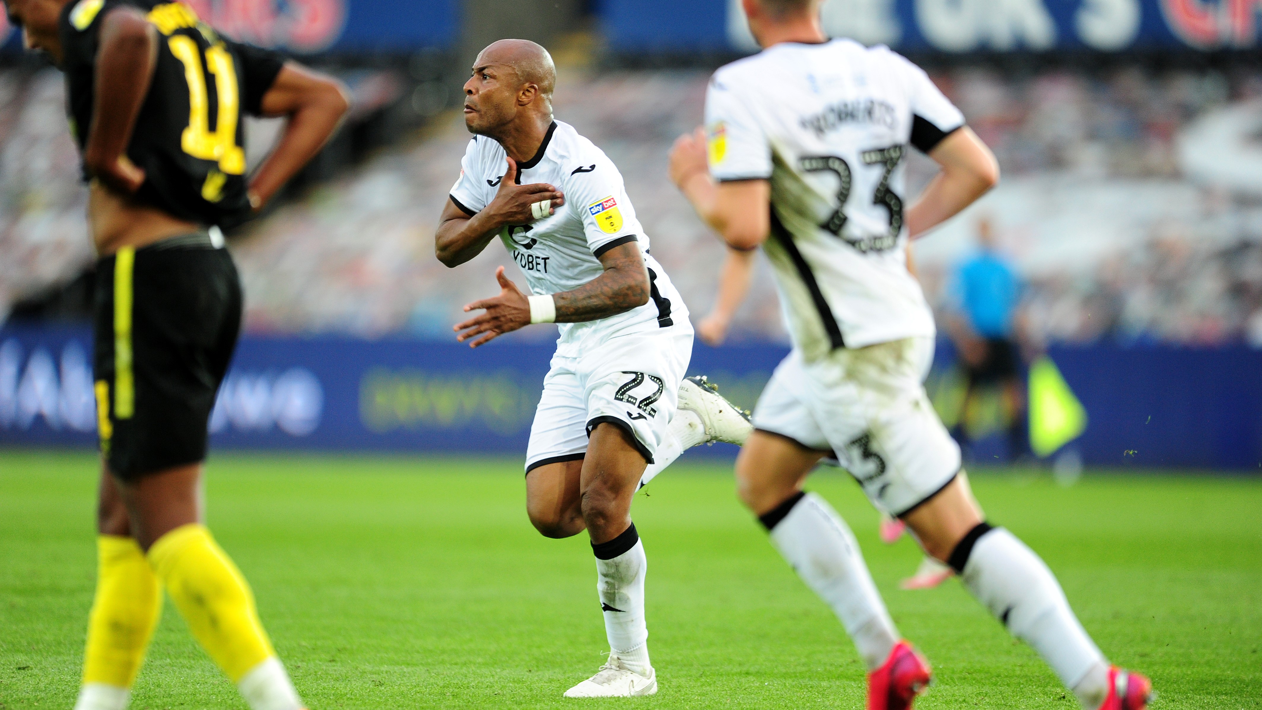 Brentford (H) Ayew celebration 2