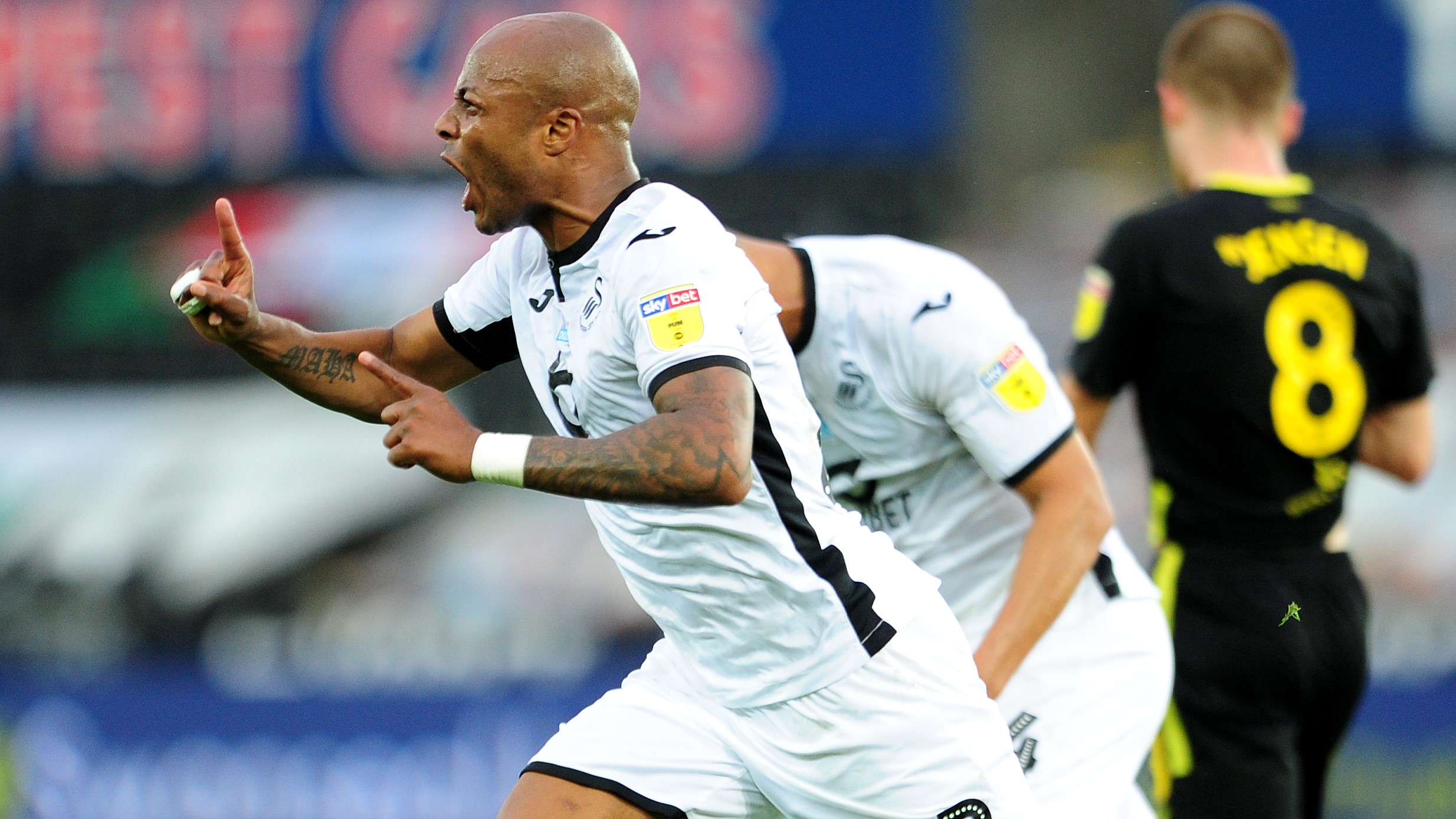 Brentford (H) Ayew celebration 3