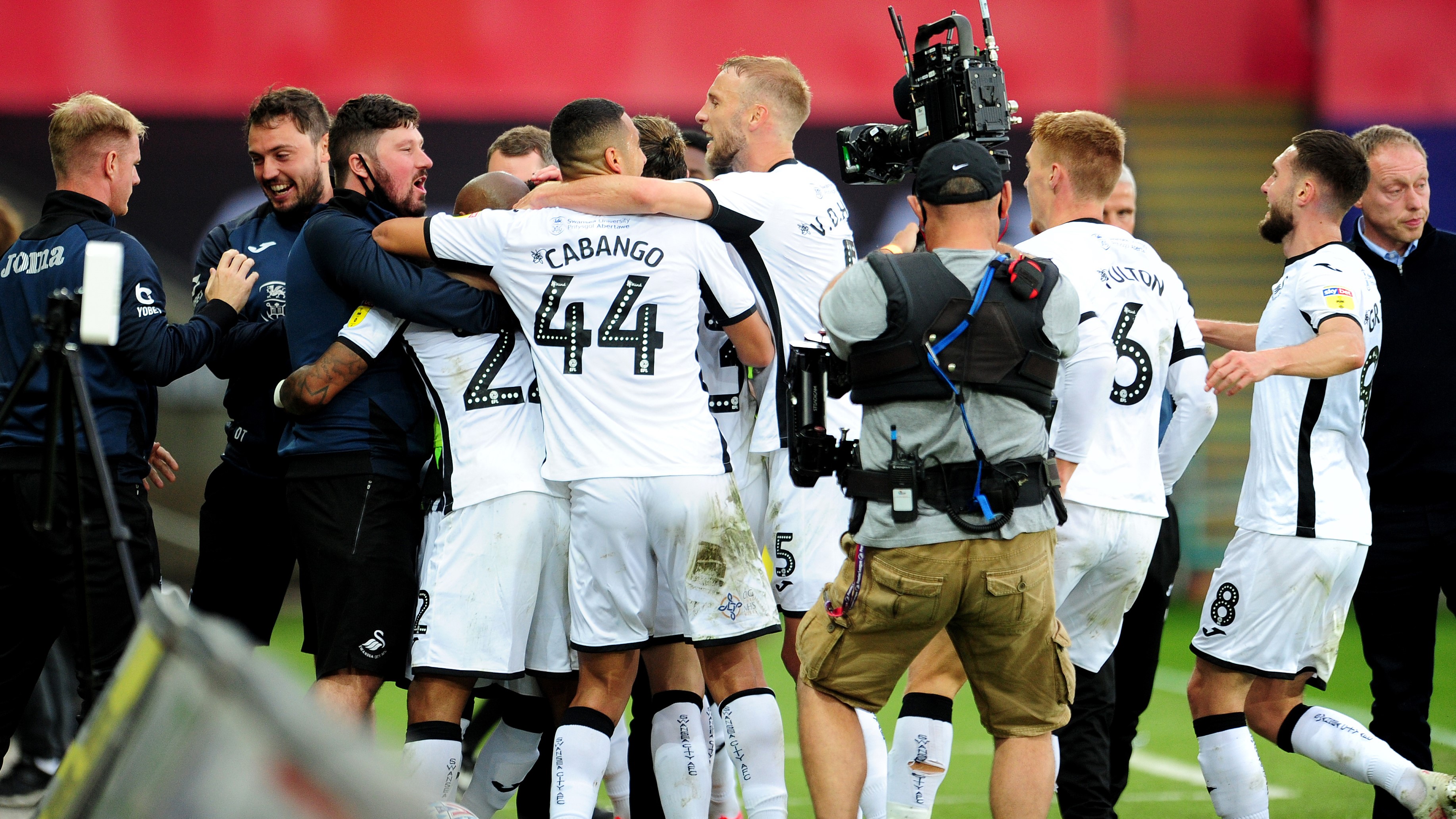 Brentford (H) Celebration 2