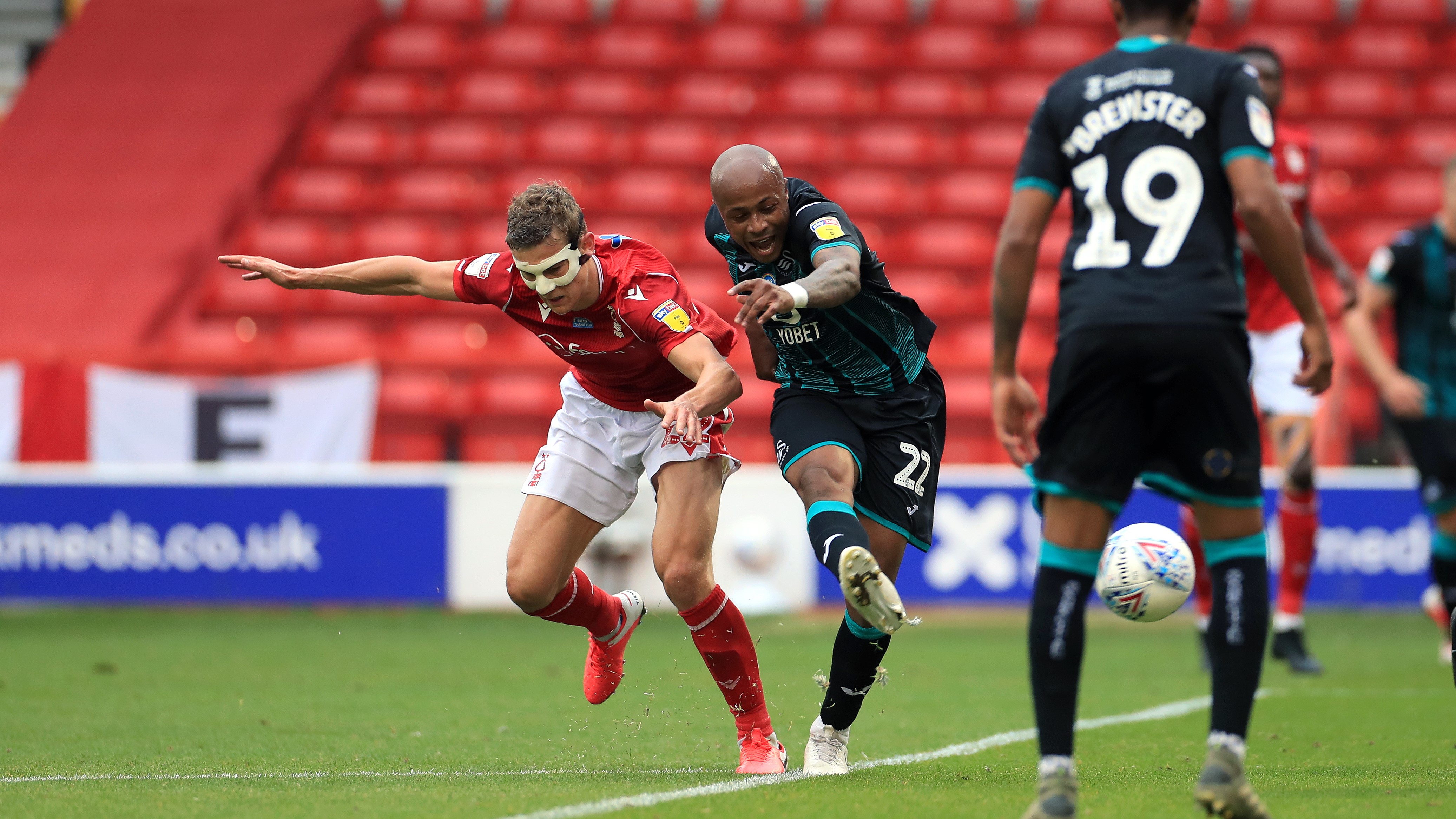 Nottingham Forest (A) Ayew fouled
