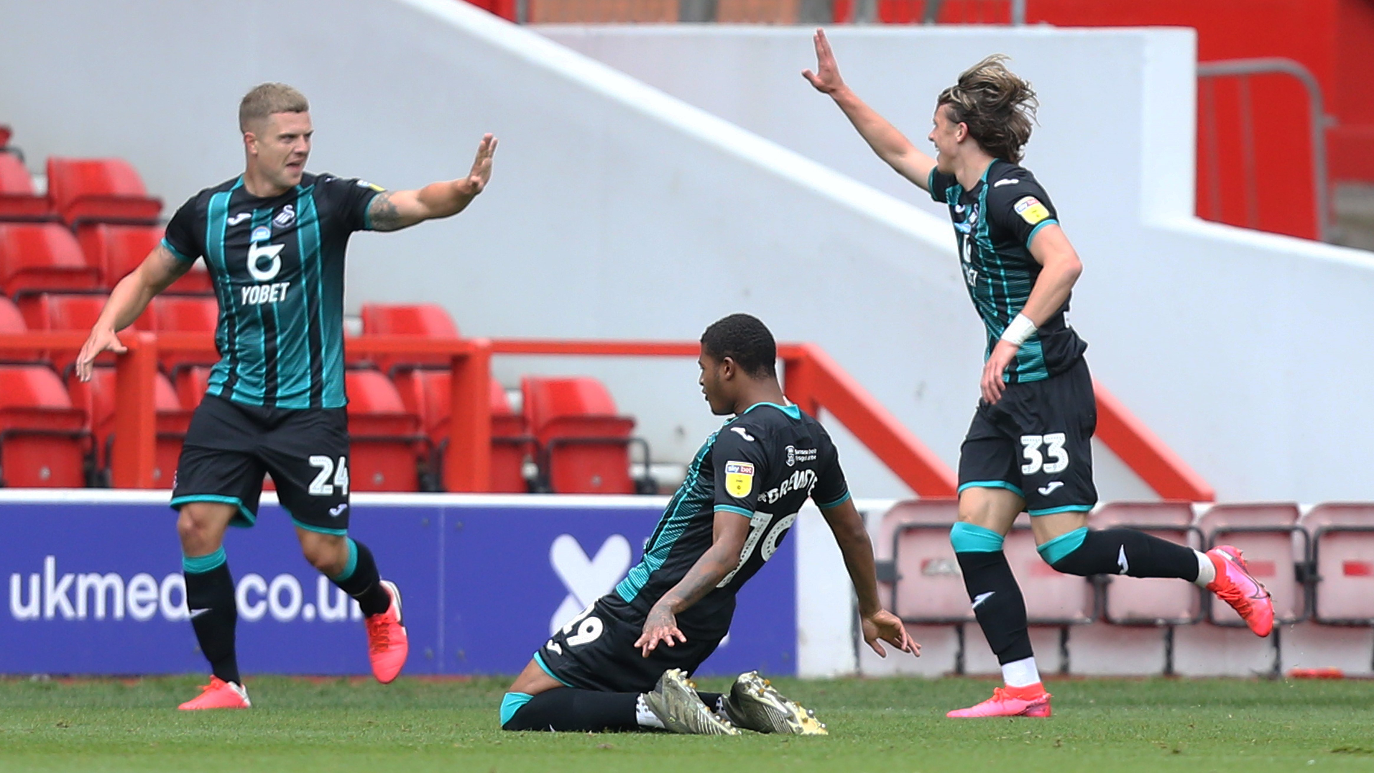 Nottingham Forest (A) Brewster celebration