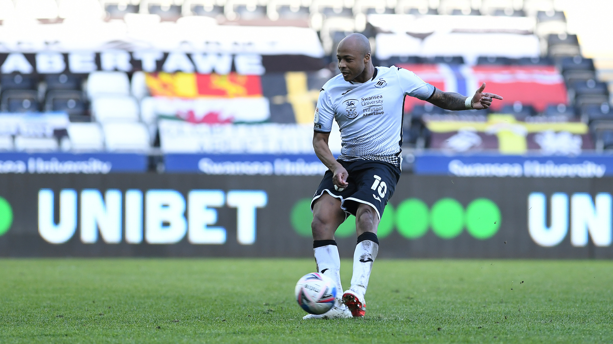 Bristol City home Andre Ayew penalty