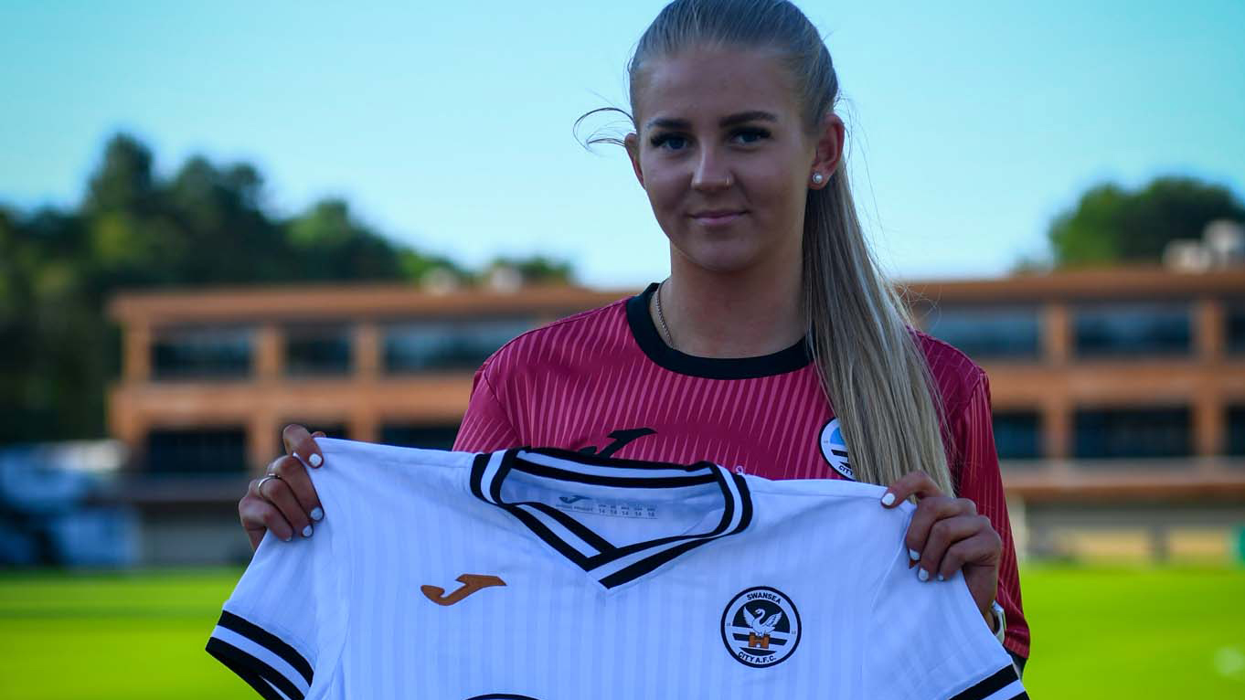 Swansea City Ladies Rhianne Oakley