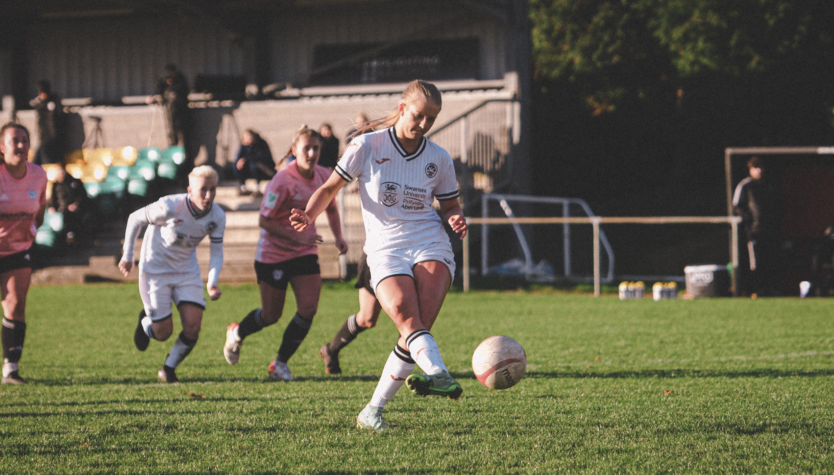 Swansea City Ladies Rhianne Oakley