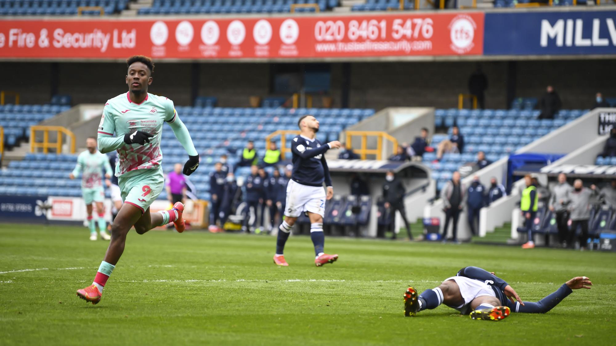 Jamal Lowe celebrates Millwall goal