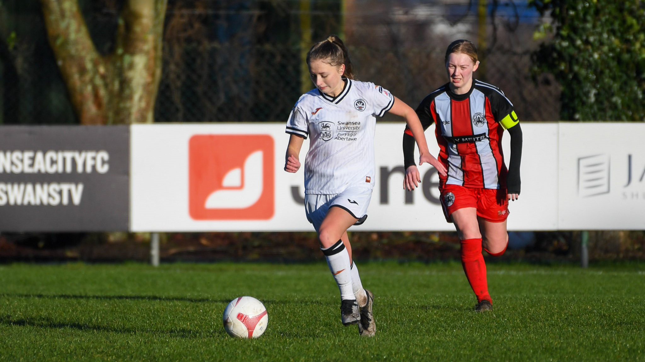 Gwen Horgan playing for Swans Ladies