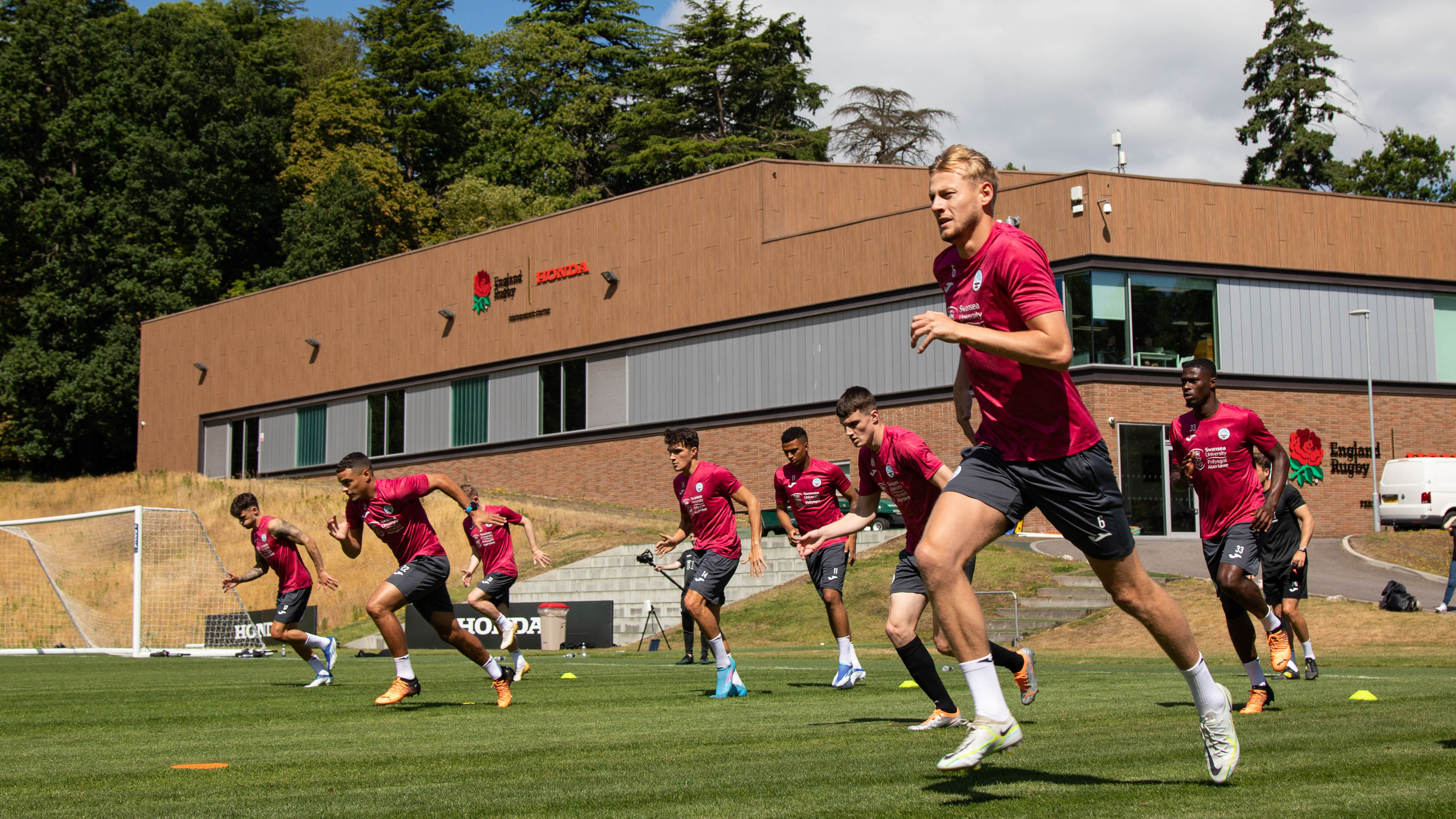players running at Pennyhill Park