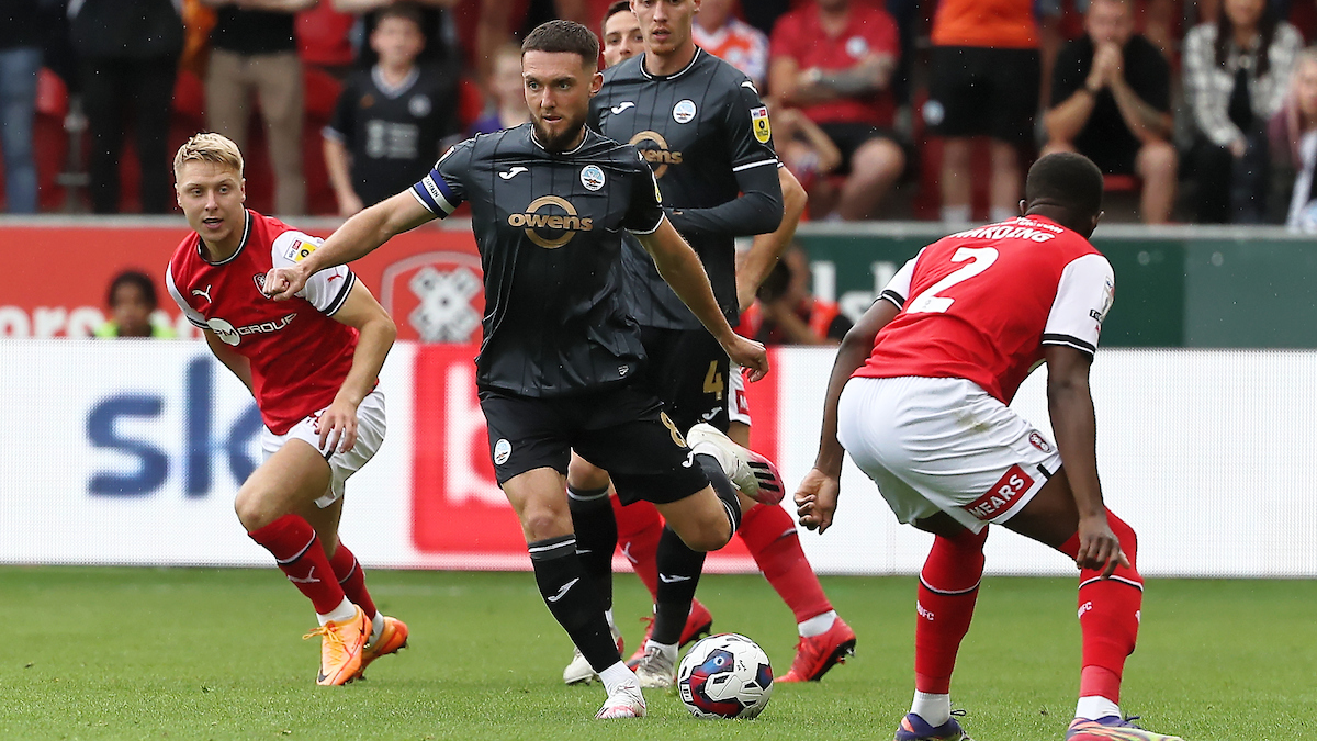 Matt Grimes running with the ball 