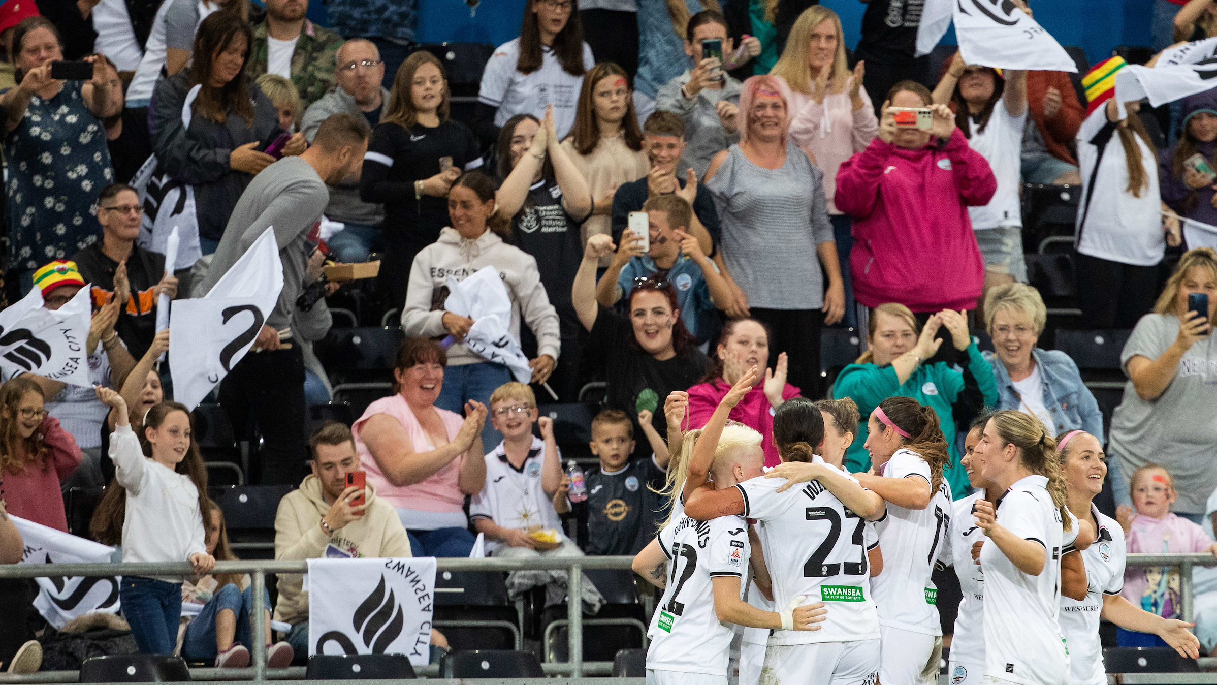 Swansea City Ladies stadium cele