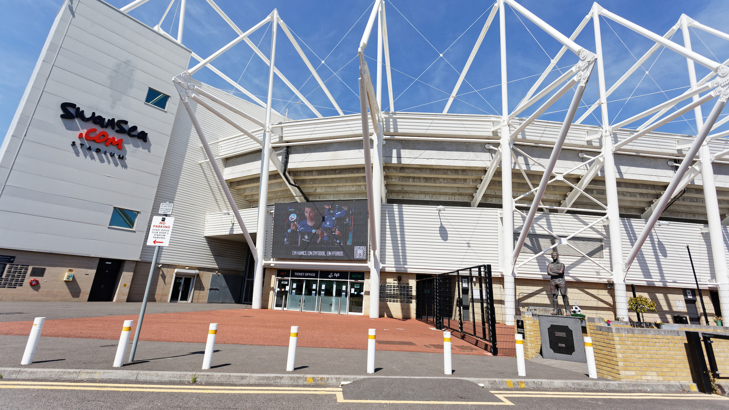 A photo of the ticket office located neat the Ivor Allchurch statue