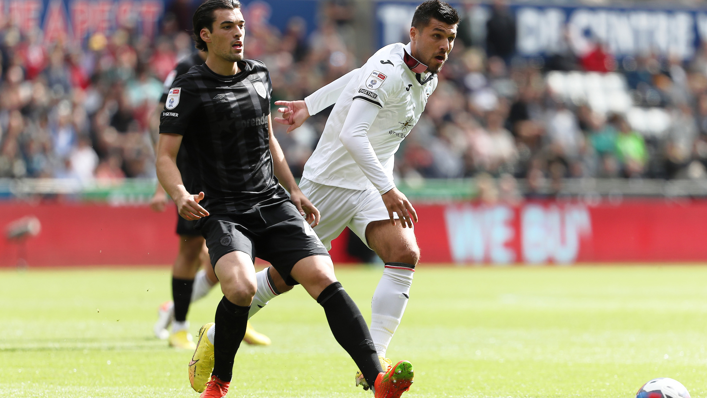 Joel Piroe shoots against Hull City