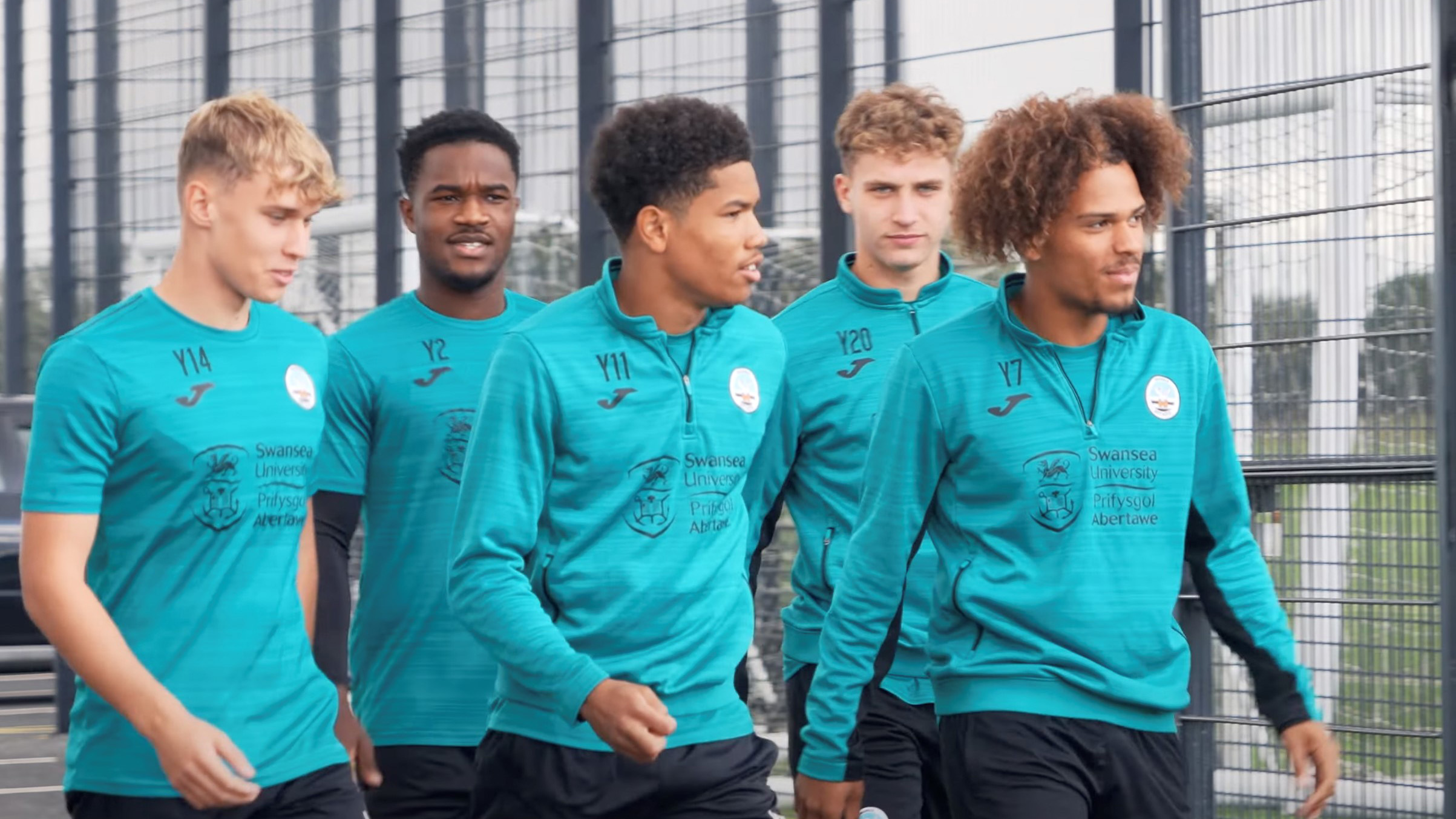 Five under-18s players arrive to train with the first team