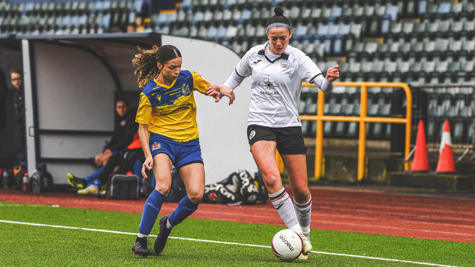 Nieve Jenkins running with the ball during a match