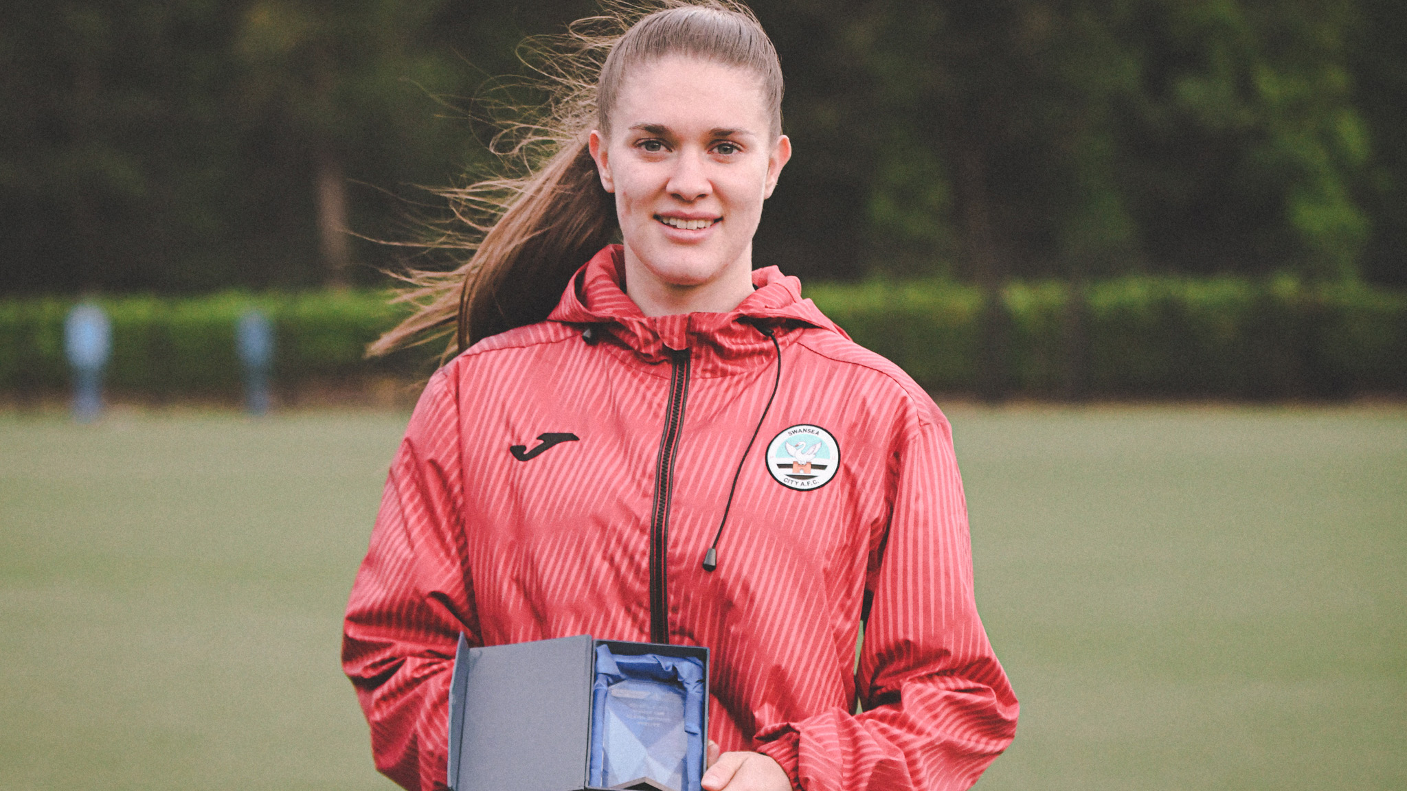 Claire Skinner holds golden glove award