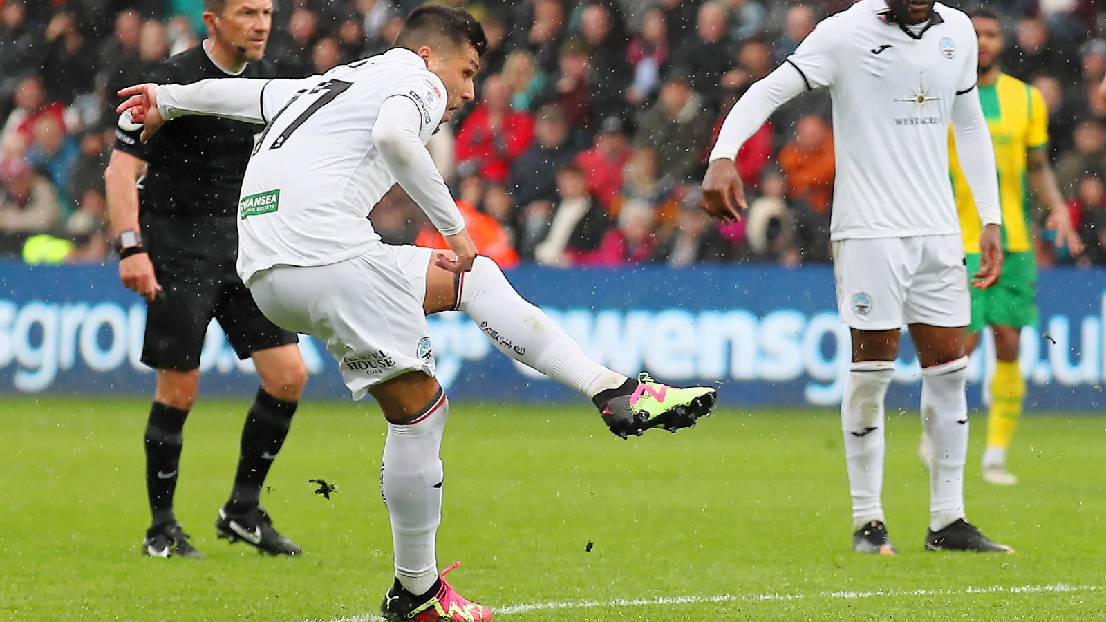 Joel Piroe free kick against West Brom 