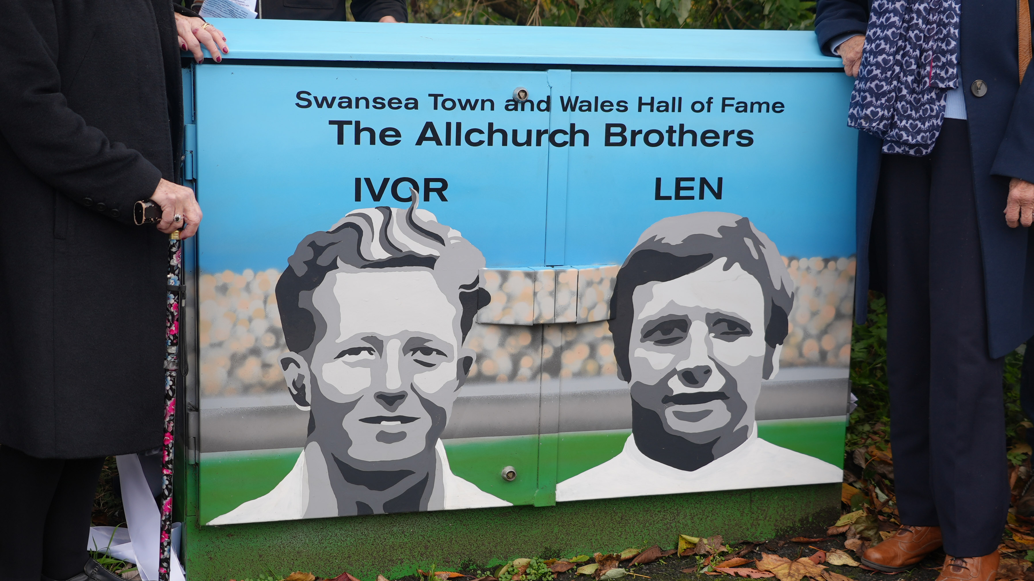 Ivor and Len Allchurch unveiling