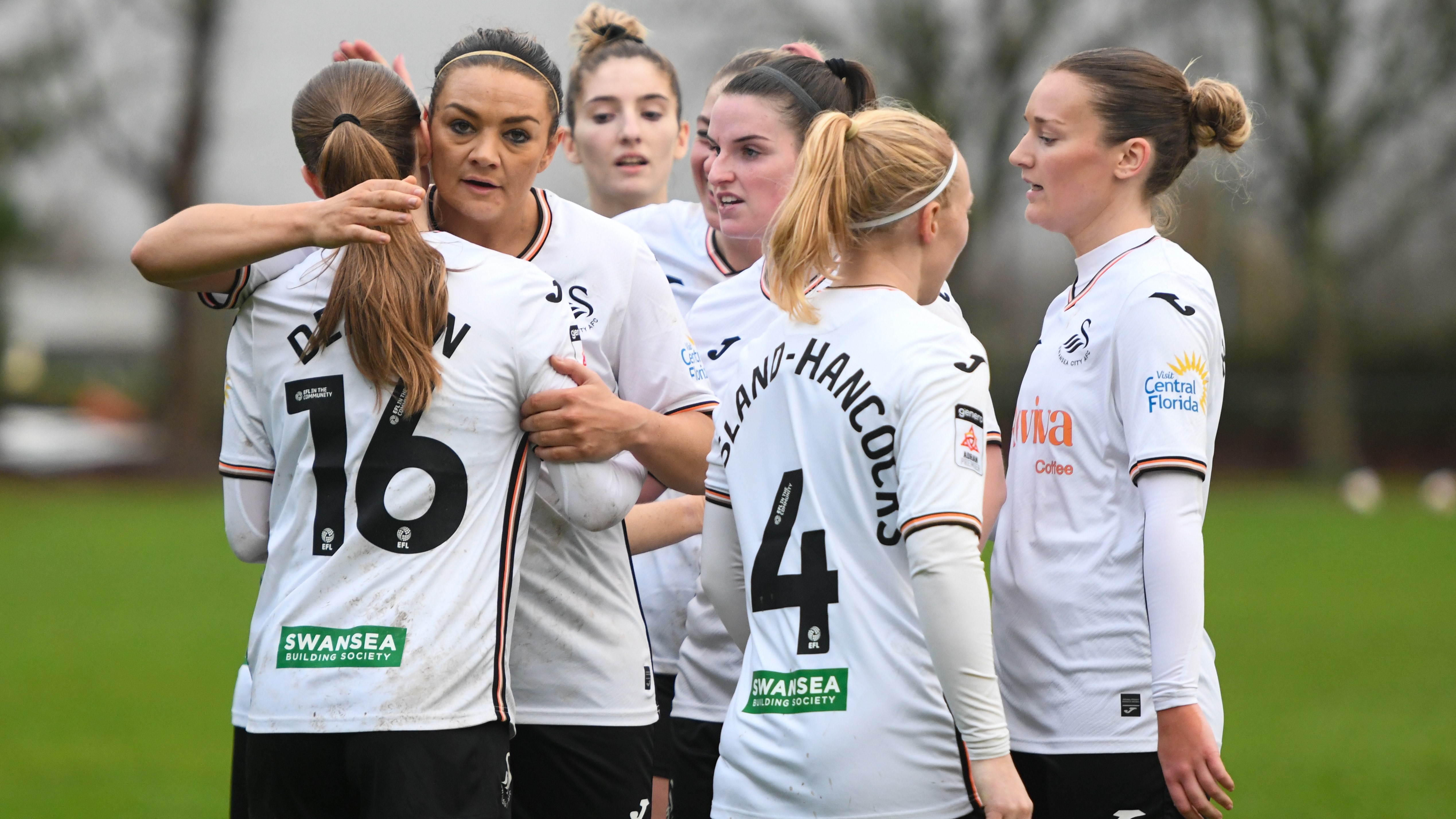 Swans Women cele v Aberystwyth