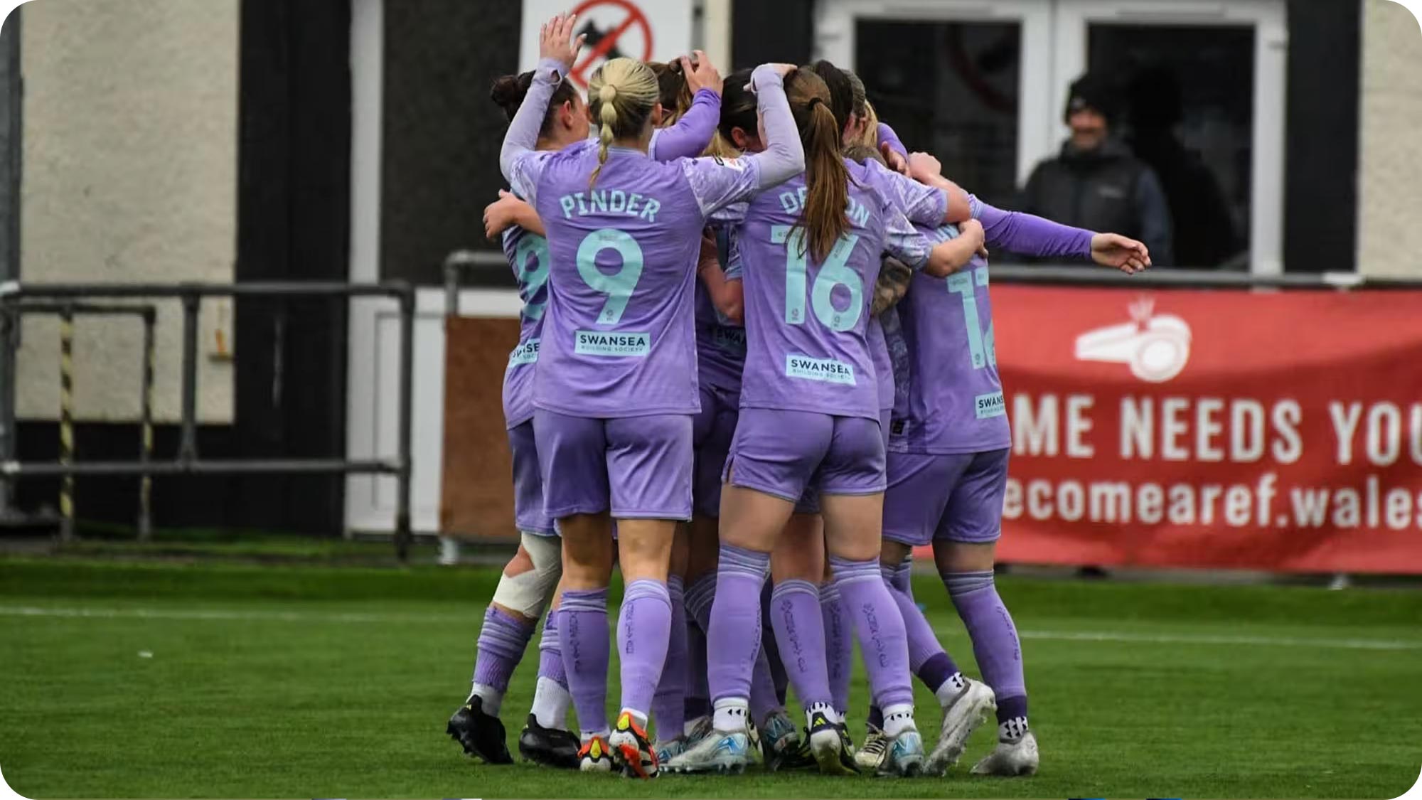 women-aberystwyth-town-away-image-24-25