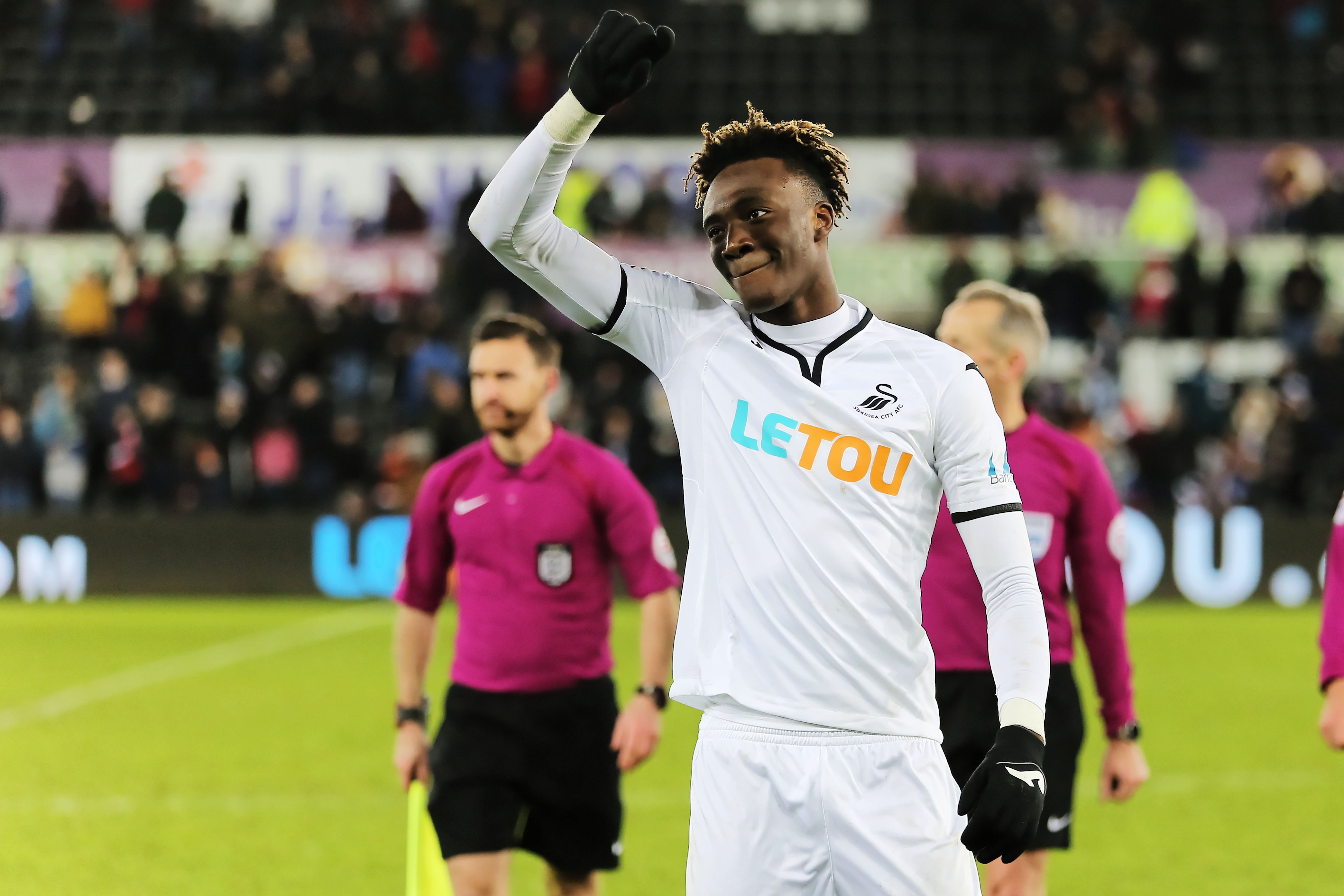 Tammy Abraham fist bump