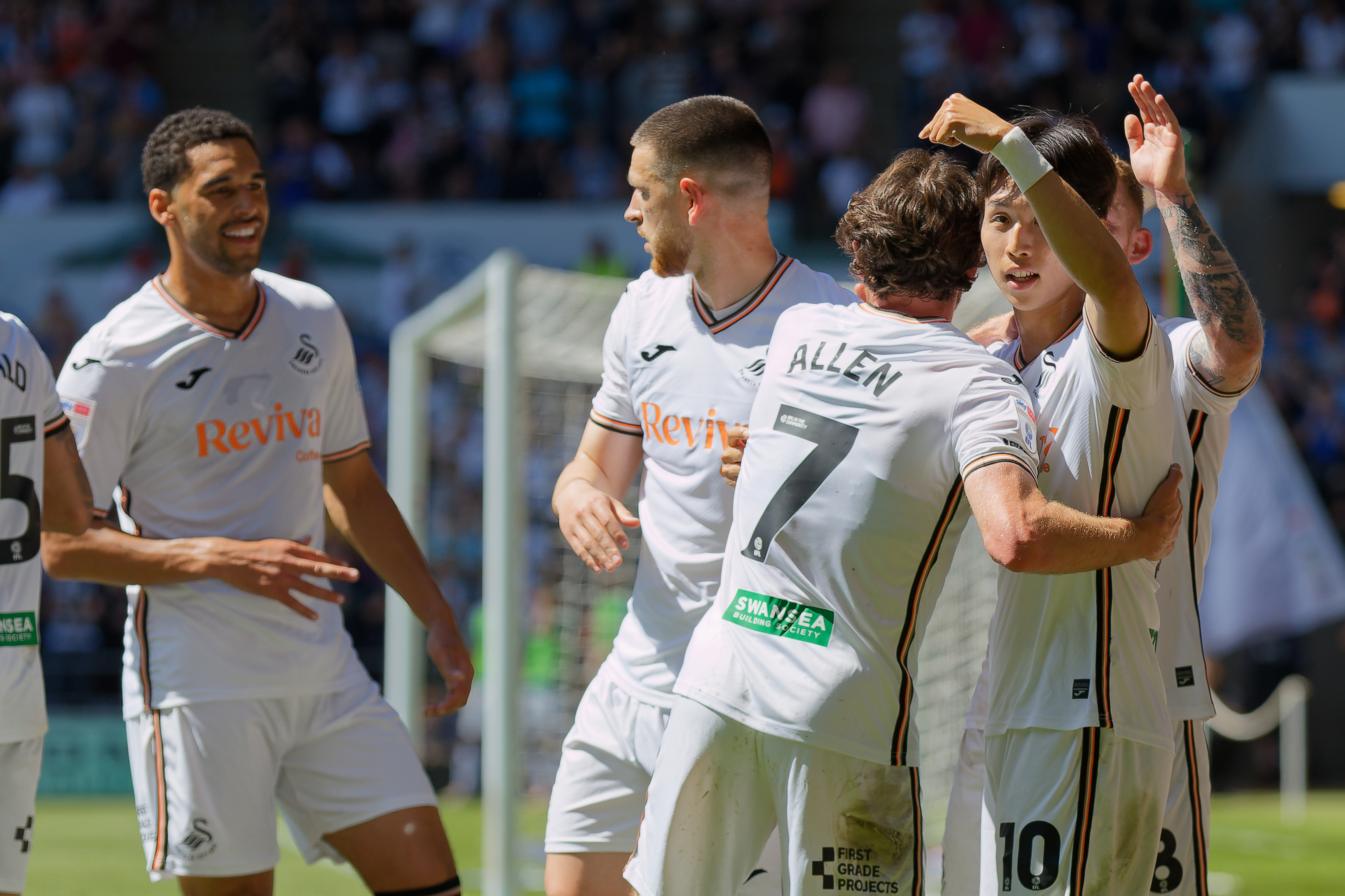 Jisung Eom celebrates scoring with his teammates
