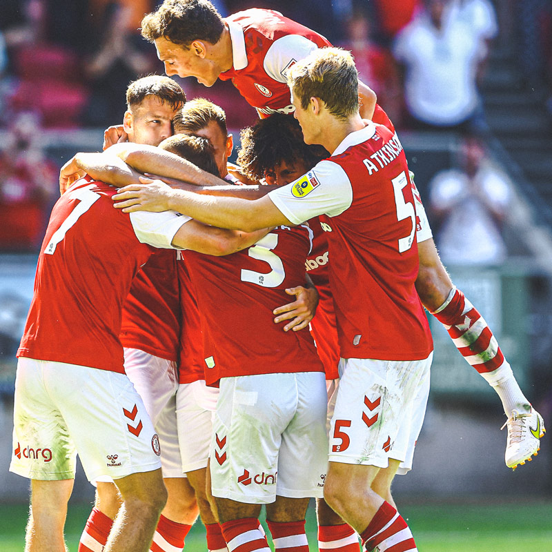 Bristol City squad celebrating scoring at the Ashton Gate