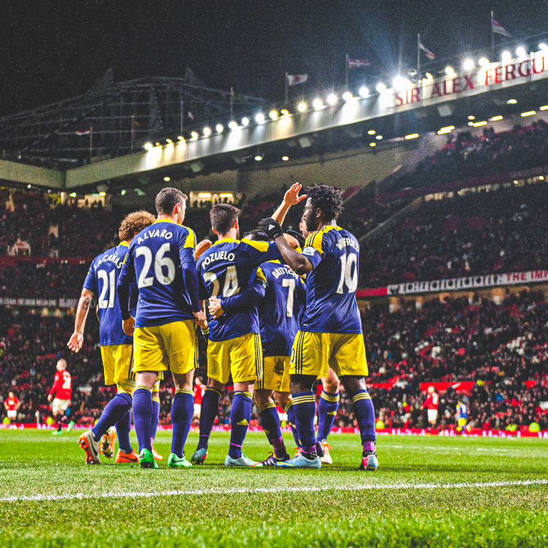 Photograph of Swans players celebrate Wilfried Bony's winning goal