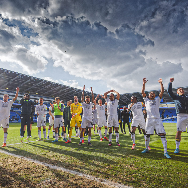 Photograph of the Swans players celebrating the club's first ever league double over Cardiff City