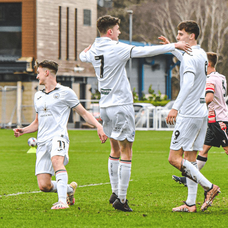 Academy Scholar Frankie Hvid signs pro deal at Millwall