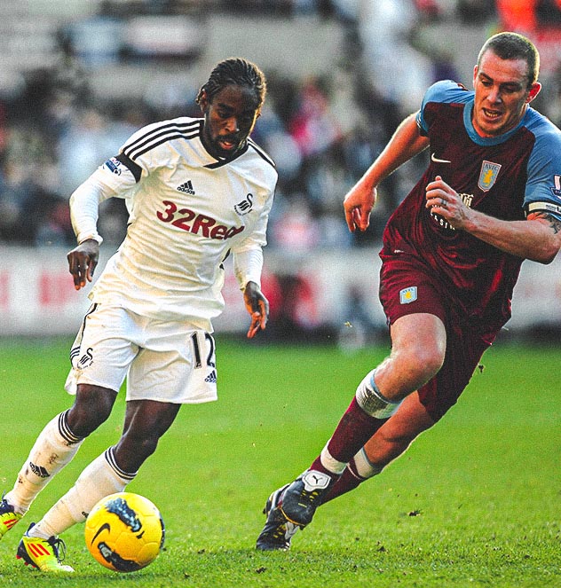 Photograph of Nathan Dyer dribbling Past an Aston Villa Player