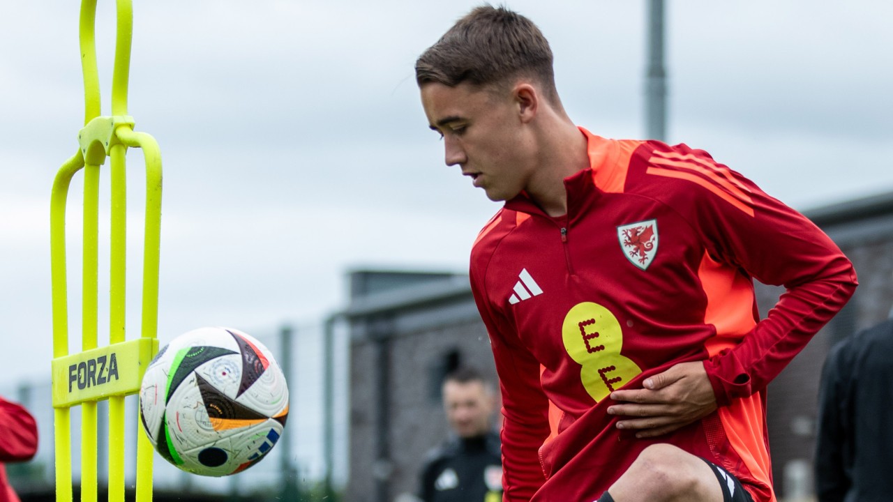 Iestyn Jones 'honoured' to represent Wales at Under-17s' Euros | Swansea