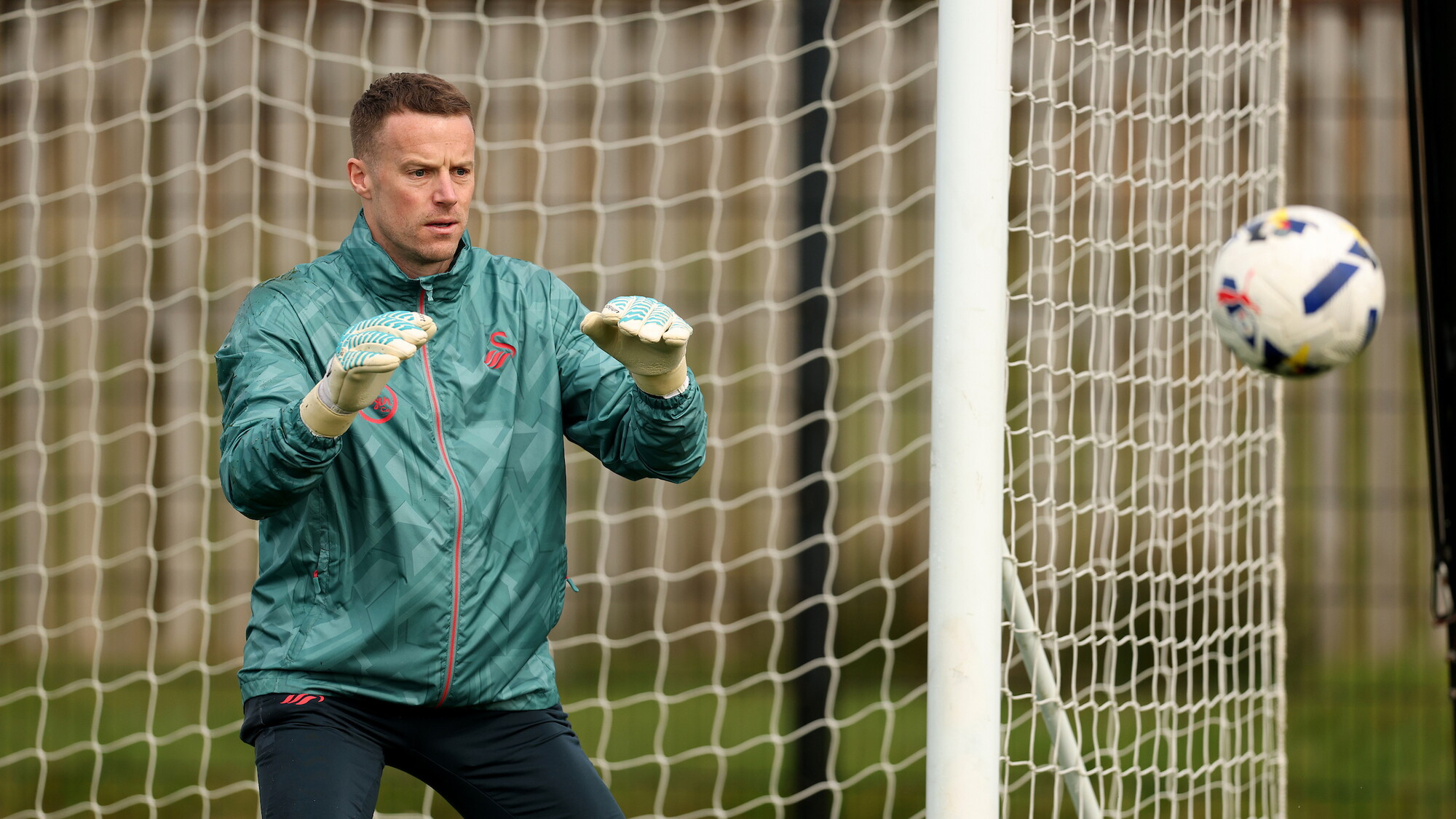 Veteran Swansea goalkeeper Paul Farman signs a new contract keeping him at the club to the end of June 2027