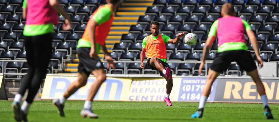 Wayne Routledge in action during training