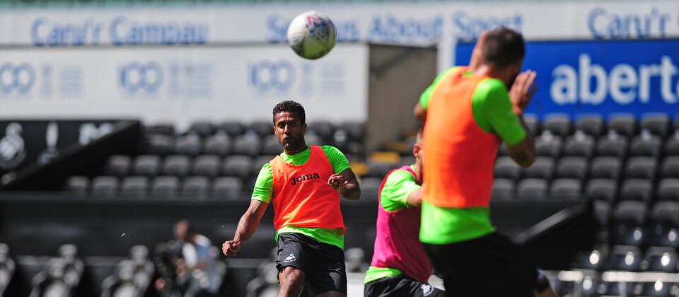 Wayne Routledge in action during training