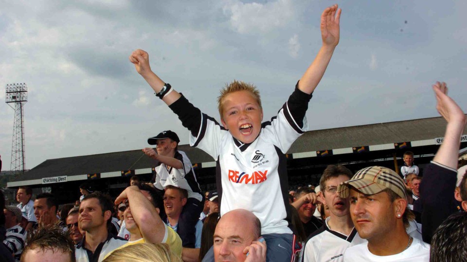 Vetch pitch invasion