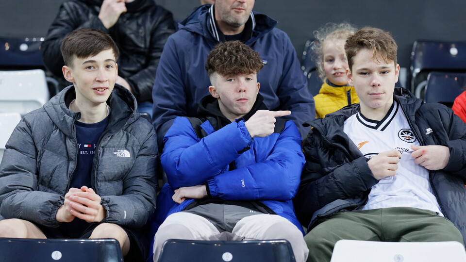 Blackburn (h) fans 21-22