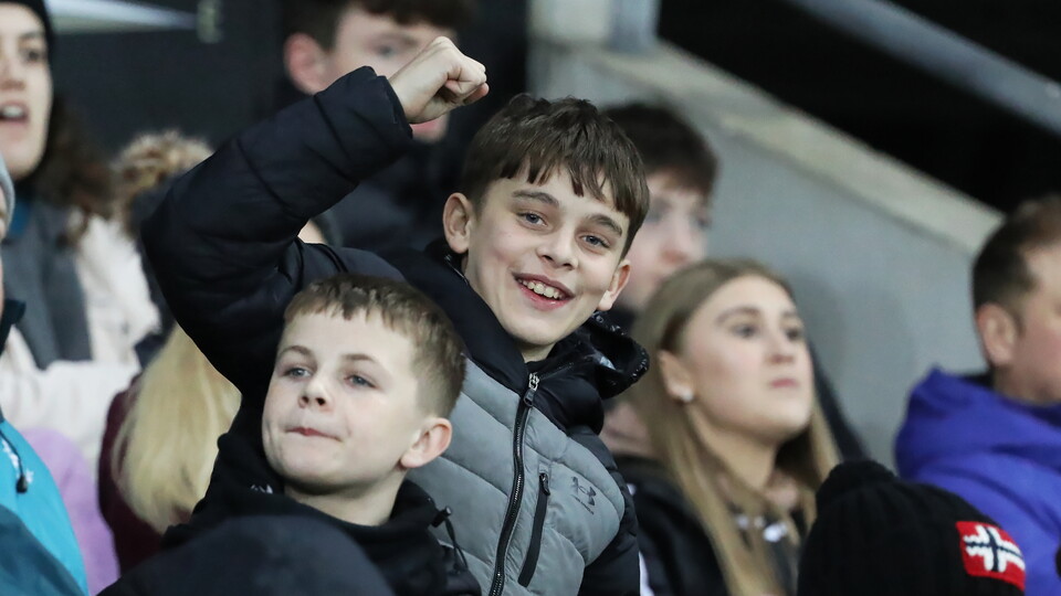 Fulham (h) fans 21-22