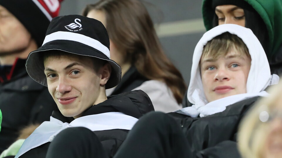 Fulham (h) fans 21-22