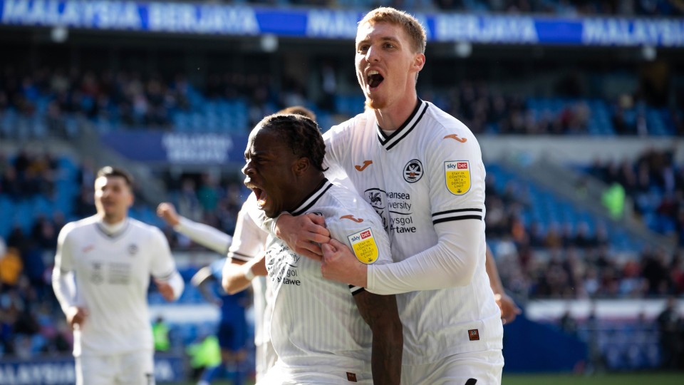 Cardiff City (a) gallery 21-22