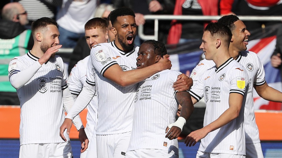 Cardiff City (a) gallery 21-22