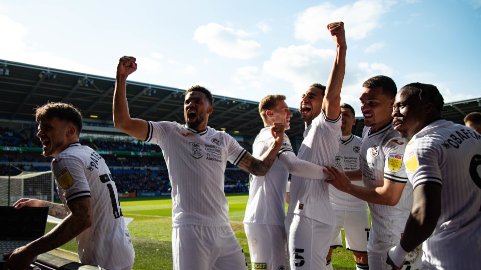 Cardiff City (a) gallery 21-22