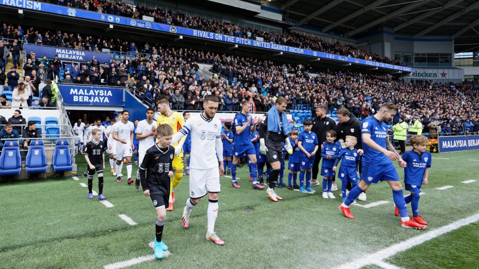 Cardiff City (a) gallery 21-22