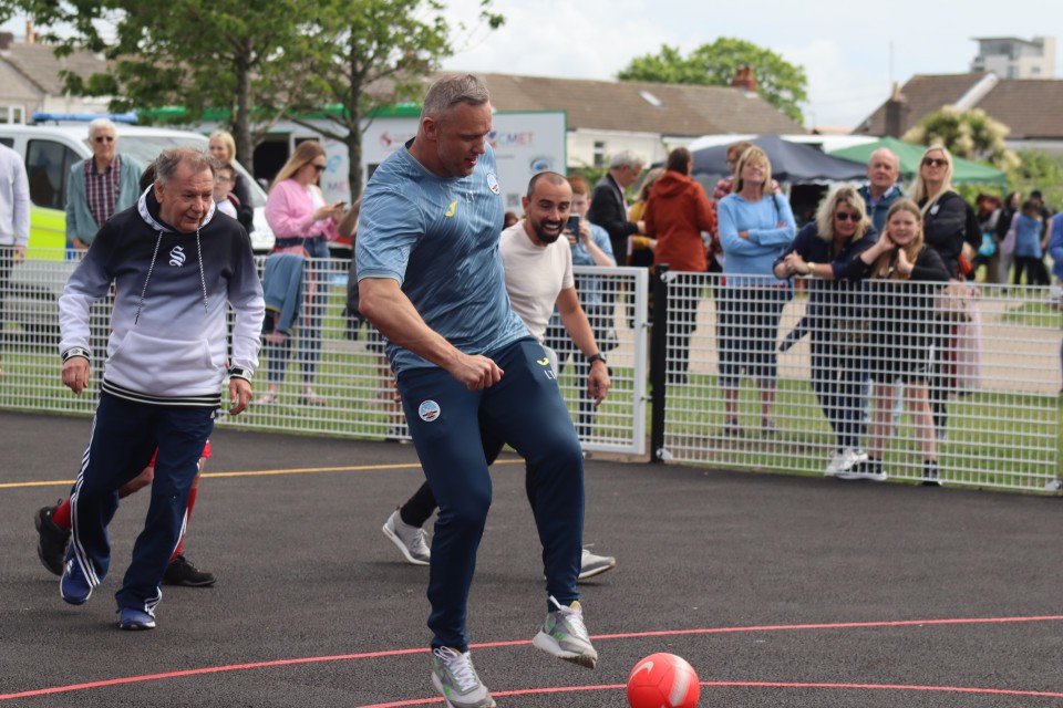 Trundle on the ball ... He's still got it.