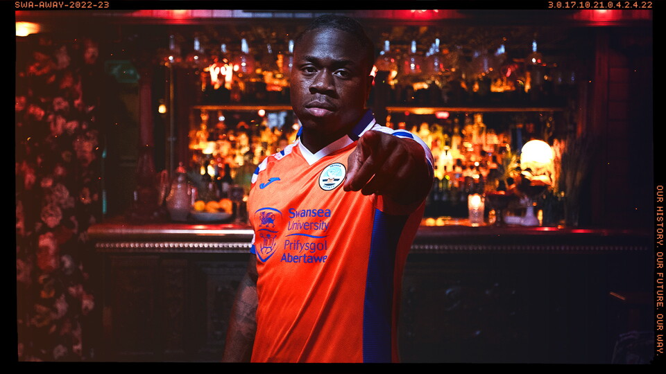 Gallery away kit - 1