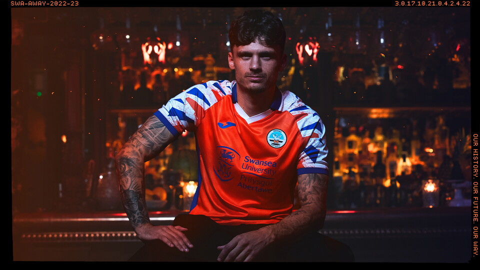 Gallery away kit - 3