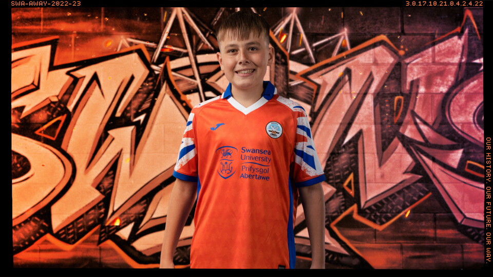 Gallery away kit - 12