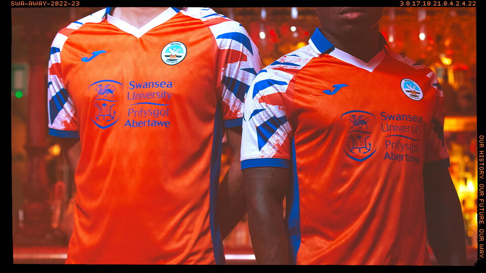 Gallery away kit - 16