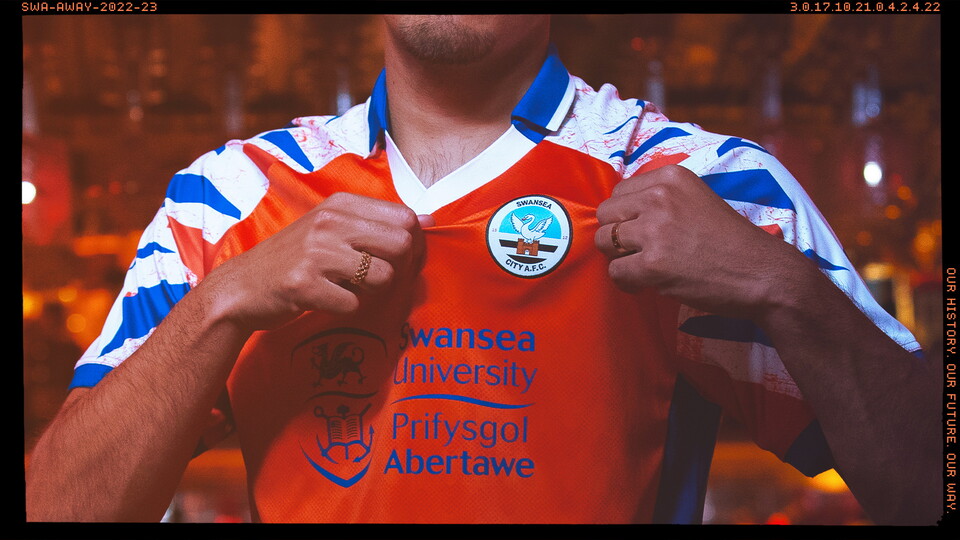 Gallery away kit - 18