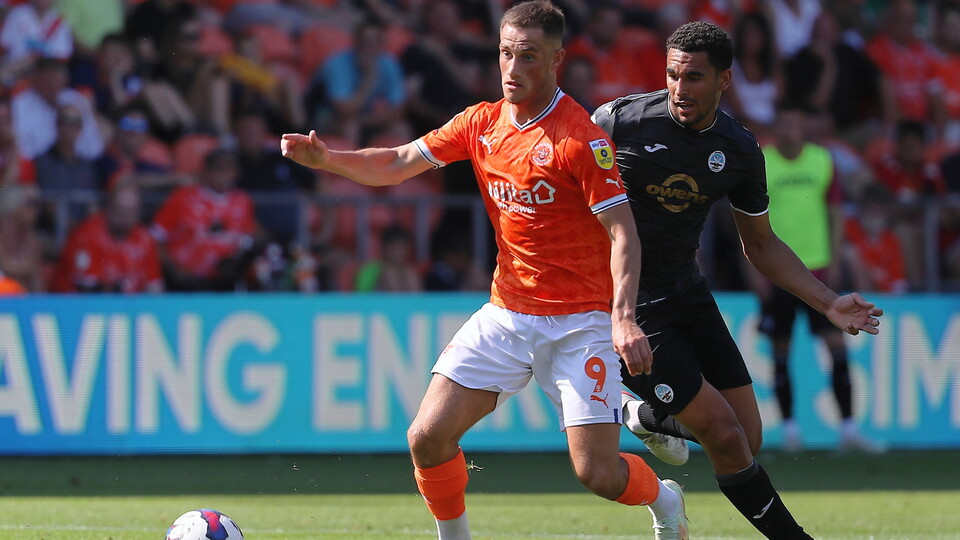 Blackpool (a) gallery 22-23