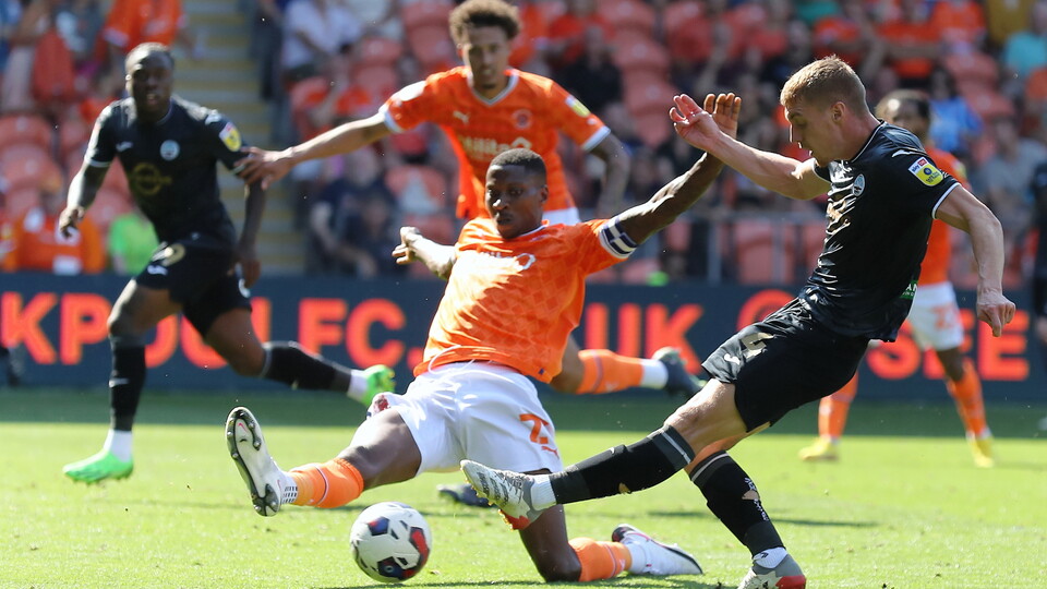 Blackpool (a) gallery 22-23