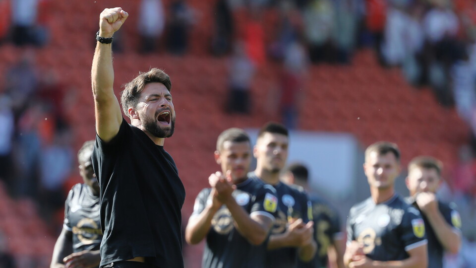 Blackpool (a) gallery 22-23